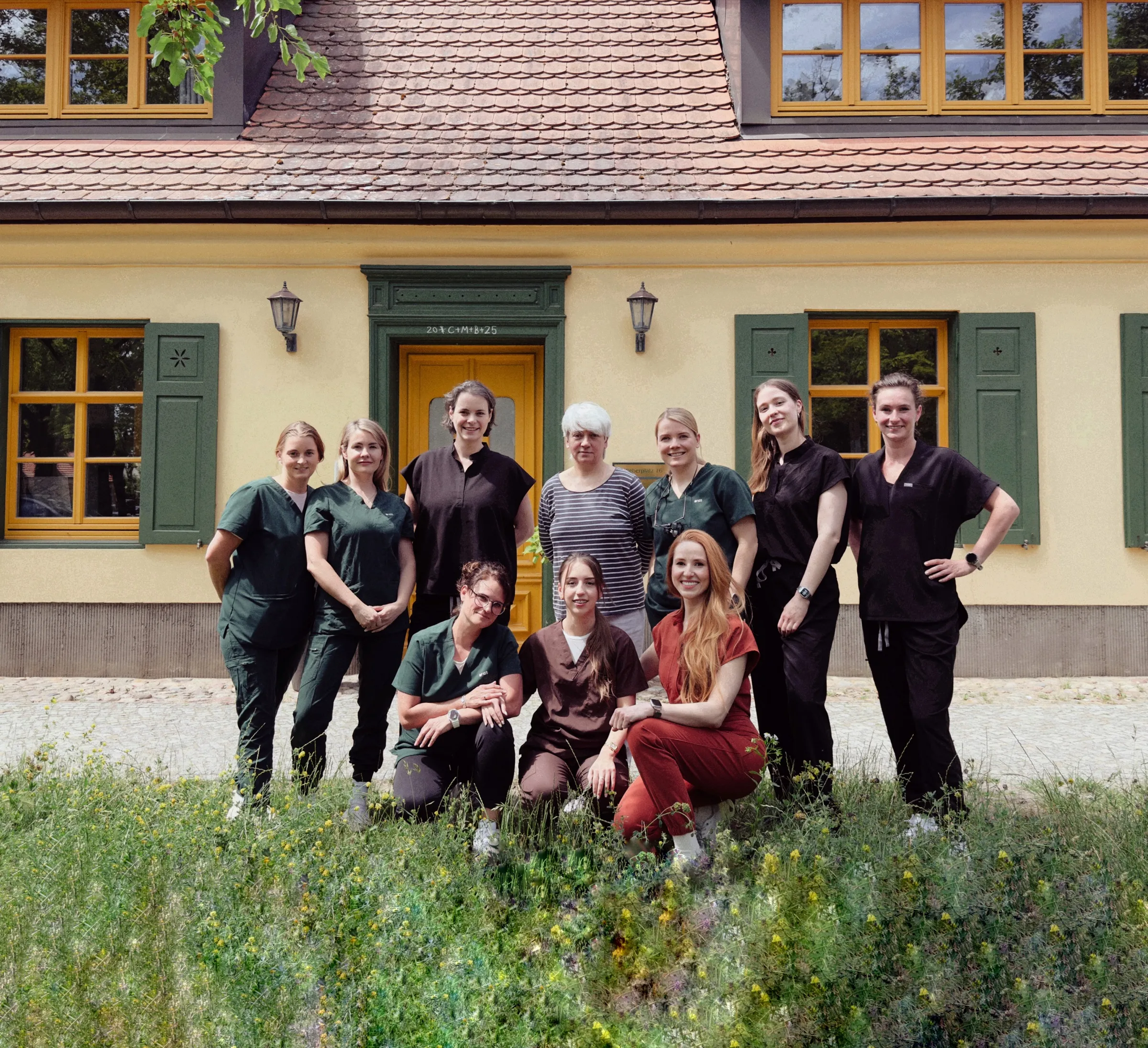 Das KIEFERFREUNDE-Team vor dem Weberhaus in Potsdam-Babelsberg